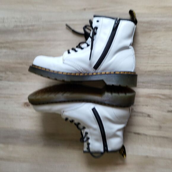 Dr. Martens White Delaney 1460J Size 5 L - Picture 5 of 10